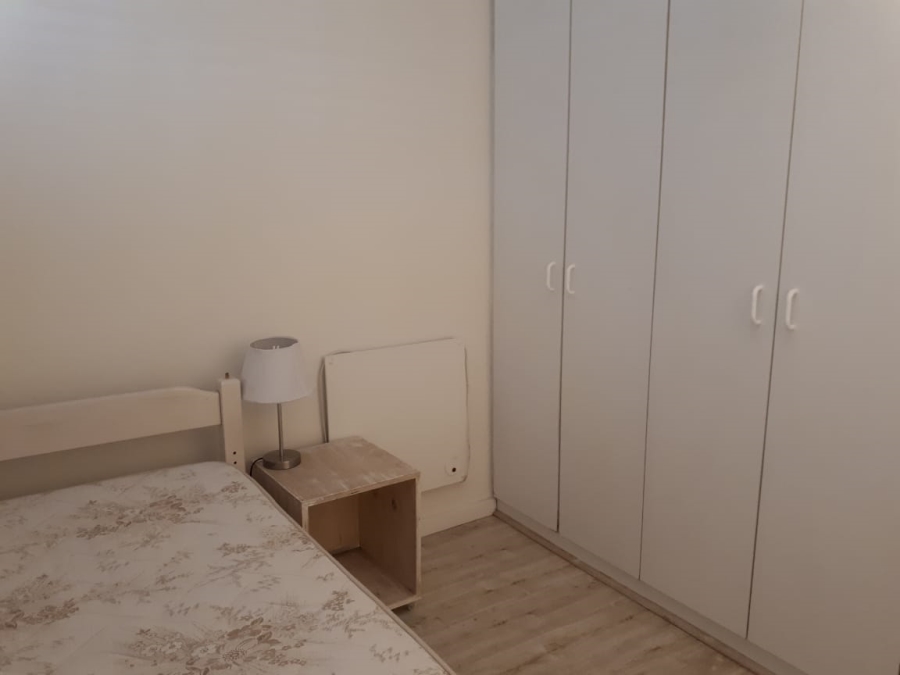 To Let 2 Bedroom Property for Rent in Vredehoek Western Cape